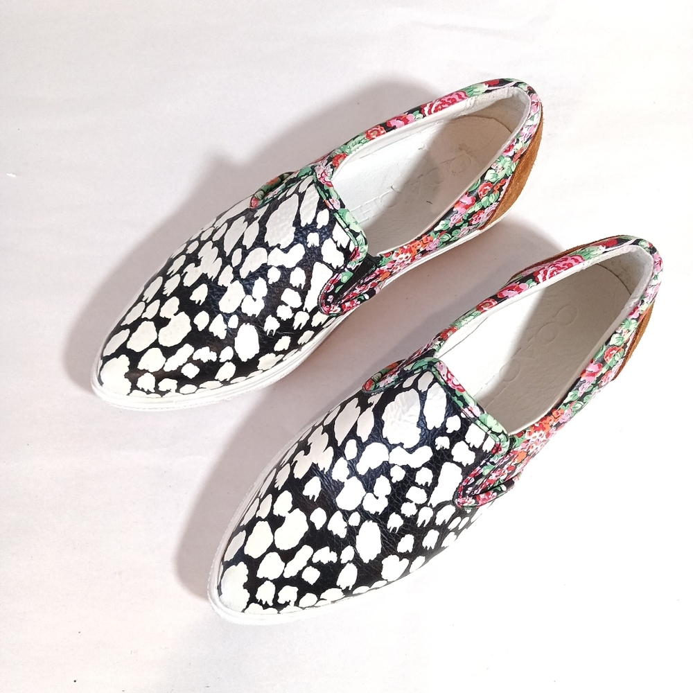 Coach Limited Edition floral animal print slip on Point Toe sneaker Size 5 B